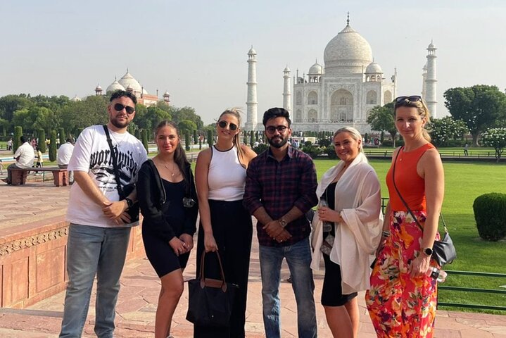 Private Sunrise Taj Mahal Tour from Delhi By Car -All inclusive