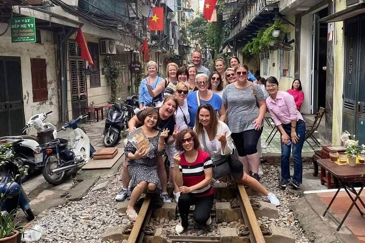 Hanoi Jeep Tour: Food, Culture and Fun by Vietnam Army Jeep