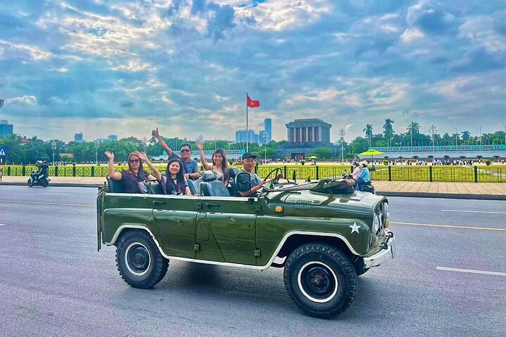 Hanoi Jeep Tour: Food, Culture and Fun by Vietnam Army Jeep