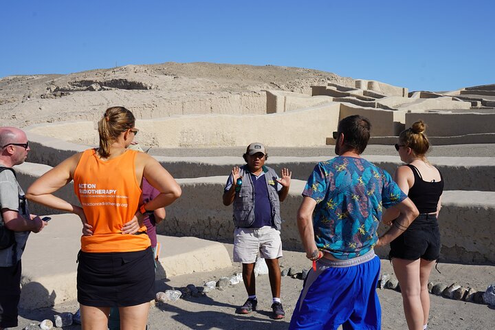 Cahuachi Pyramids Tour and Artisanal Workshop in Nazca