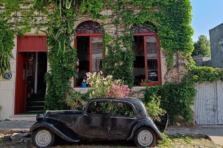 Walking tour around Colonia del Sacramento Old Town