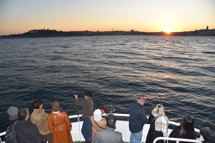 Enjoy Istanbul’s Bosphorus:2-Hour Daytime, Sunset & Night Cruises
