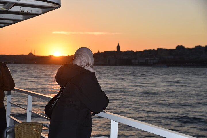 Enjoy Istanbul’s Bosphorus:2-Hour Daytime, Sunset & Night Cruises