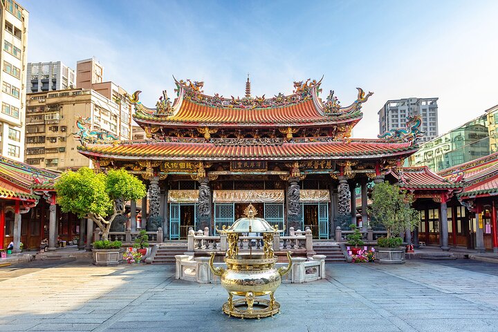 Keelung Shore Excursions: Private 6-Hour Taipei City Adventure!