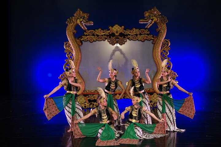 Devdan Show: Top night activity and best cultural dance in Bali