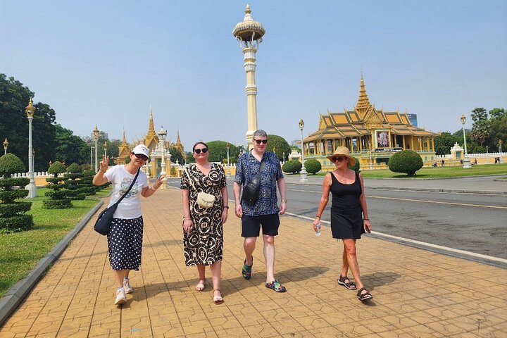 Visit 11 Places in One Day including S21 & Killing Field