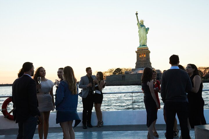 City Cruises New York: Bateaux Premier Dinner Cruise