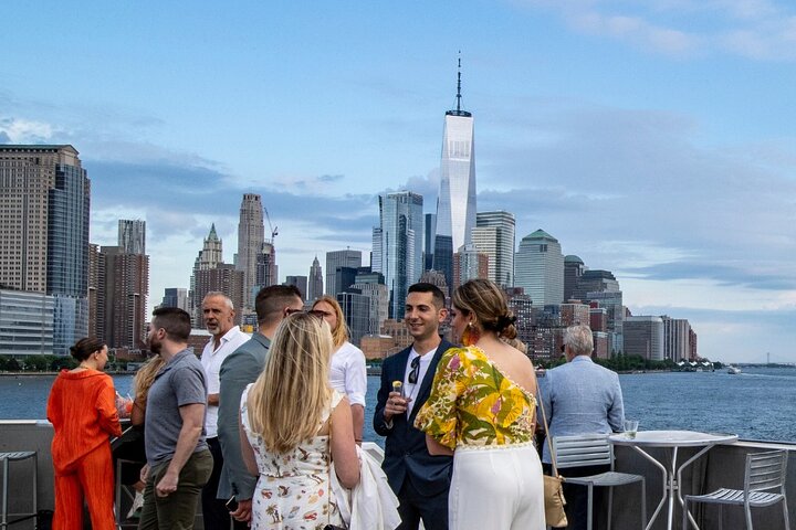 City Cruises NYC: Skyline Dinner Cruise from New Jersey
