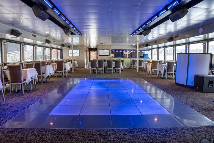 City Cruises NYC: Skyline Dinner Cruise from New Jersey
