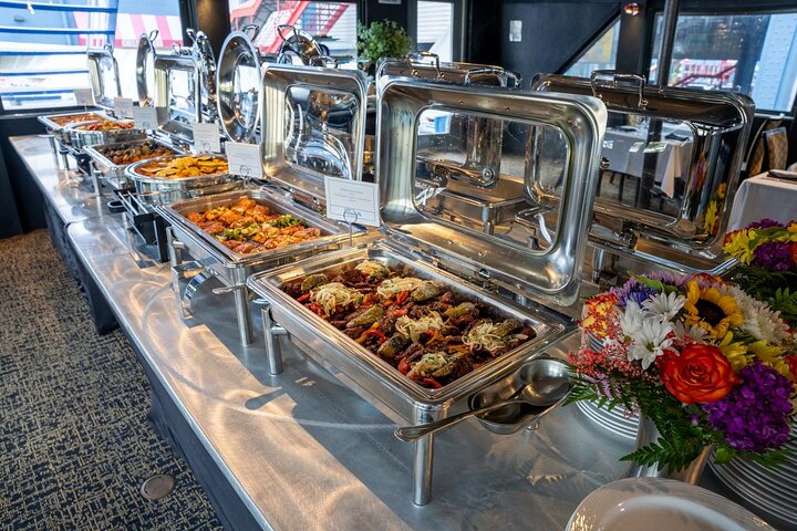 City Cruises NYC: Skyline Dinner Cruise from New Jersey