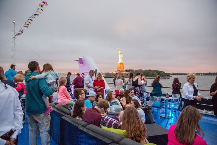 City Cruises NYC: Skyline Dinner Cruise from New Jersey