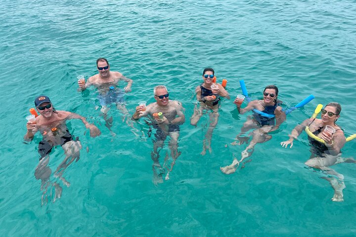 Nassau: Swimming Pigs And Snorkel With Turtles