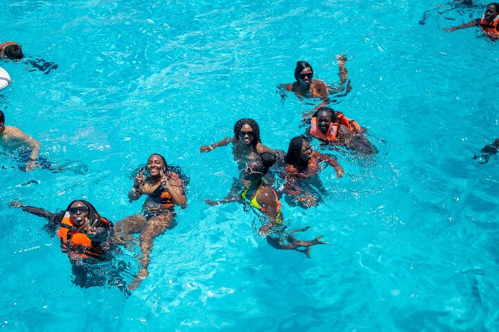 Adults only Hip Hop Sessions Boat Party Cancun