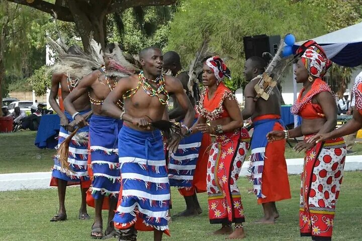 Giraffe Center, Karen Blixen, Beads and Bomas Cultural Dances