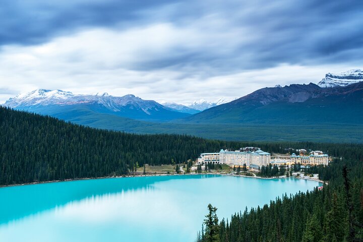 Moraine Lake Sunrise(2.5hrs)&Lake Louise(2hrs) from Canmore/Banff