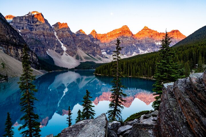 Moraine Lake Sunrise(2.5hrs)&Lake Louise(2hrs) from Canmore/Banff
