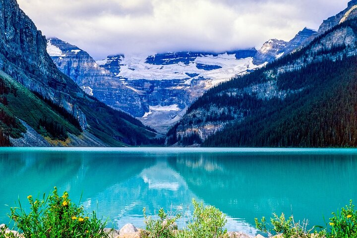 Moraine Lake Sunrise(2.5hrs)&Lake Louise(2hrs) from Canmore/Banff