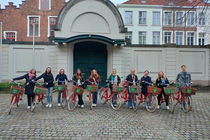 Bruges Guided Retro Biketour: Highlights, Hidden Gems & Tasting