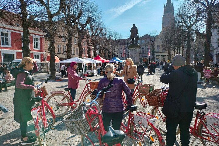 Bruges Guided Retro Biketour: Highlights, Hidden Gems & Tasting
