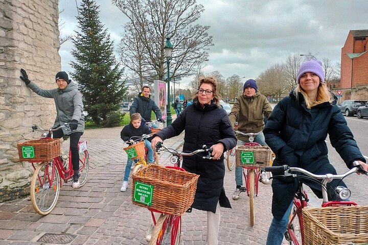 Bruges Guided Retro Biketour: Highlights, Hidden Gems & Tasting