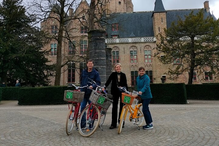 Bruges Guided Retro Biketour: Highlights, Hidden Gems & Tasting