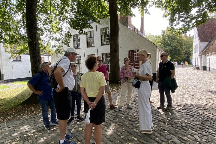 Bruges Guided Retro Biketour: Highlights, Hidden Gems & Tasting