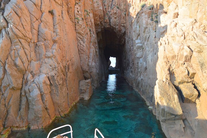 Getaway to the Calanques of Piana de Cargèse in a small group