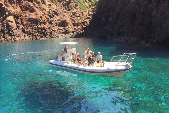 Getaway to the Calanques of Piana de Cargèse in a small group