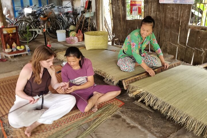 Ben Tre Mekong Zig Zag: Scooter, Sailboat, and Food (Full day)