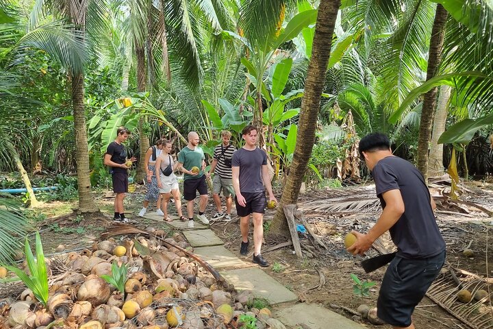 Ben Tre Mekong Zig Zag: Scooter, Sailboat, and Food (Full day)