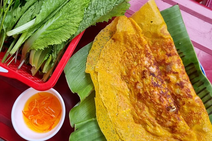 Ben Tre Mekong Zig Zag: Scooter, Sailboat, and Food (Full day)