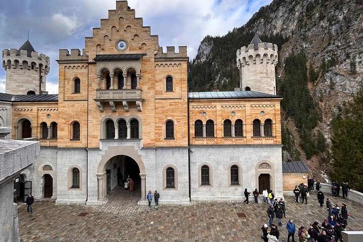 VIP Daytrip Neuschwanstein, Linderhof and Grotto from Munich