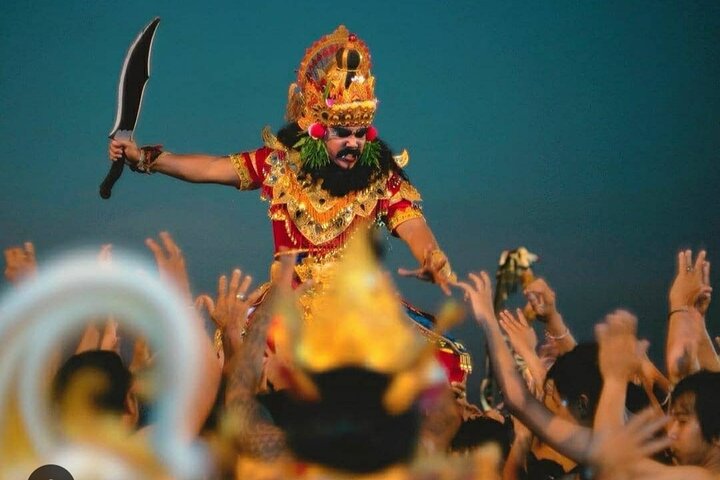 Kecak Fire Dance and Uluwatu Temple with Private Car Service