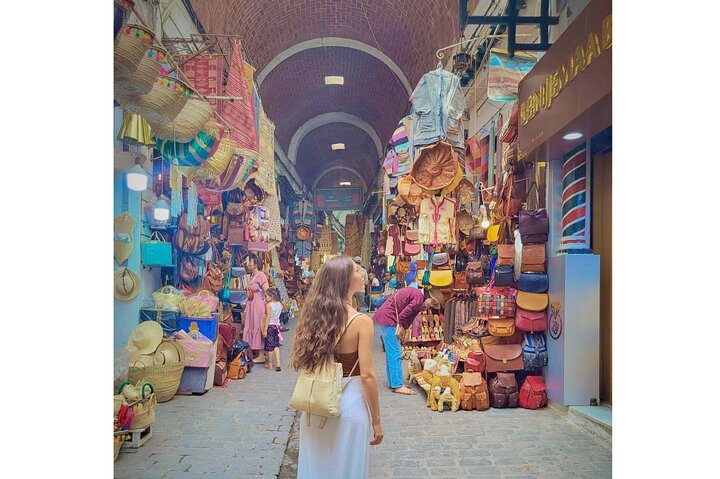 Fun VIP: Tunis Medina/Bardo + Sidi Bou Said + Carthage Pickup All