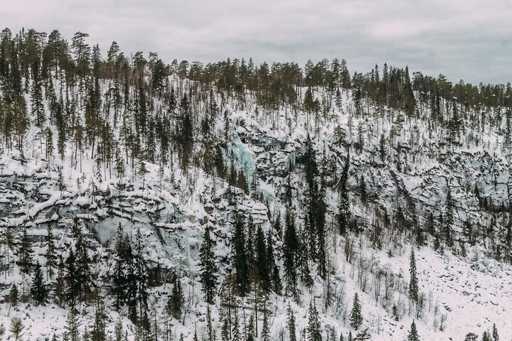 Korouoma Canyon: Frozen Waterfalls Hike & BBQ Experience