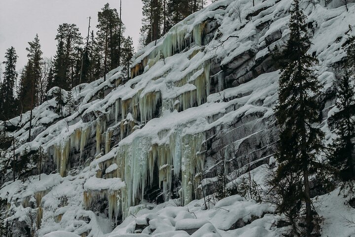 Korouoma Canyon: Frozen Waterfalls Hike & BBQ Experience