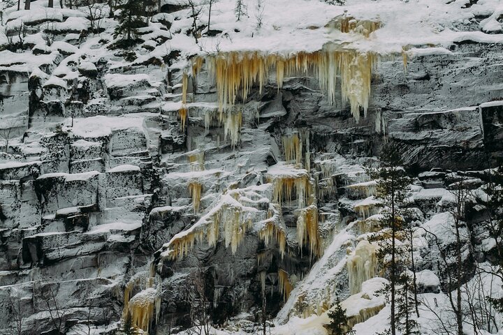 Korouoma Canyon: Frozen Waterfalls Hike & BBQ Experience