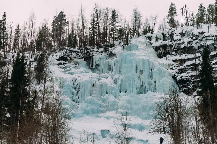 Korouoma Canyon: Frozen Waterfalls Hike & BBQ Experience