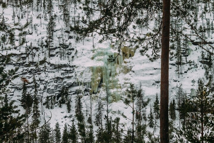 Korouoma Canyon: Frozen Waterfalls Hike & BBQ Experience