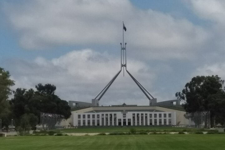 Canberra Day Tour - all major Attractions, no entry fees.
