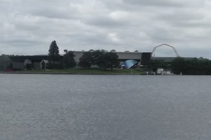 Canberra Day Tour - all major Attractions, no entry fees.