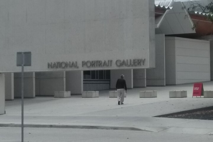 Canberra Day Tour - all major Attractions, no entry fees.
