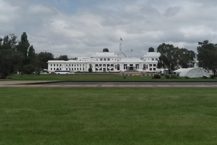 Canberra Day Tour - all major Attractions, no entry fees.