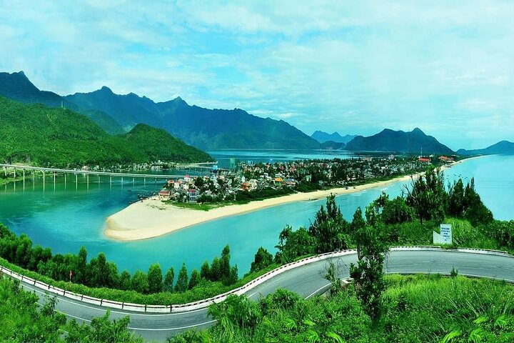 Hue Citadel tour by authentic Train via Hai Van Pass from Da Nang