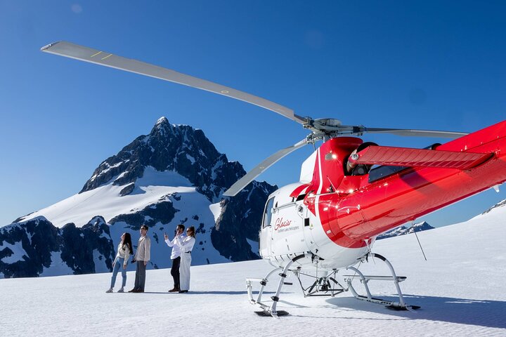 Half-Day Milford Helicopter Flight and Cruise from Queenstown