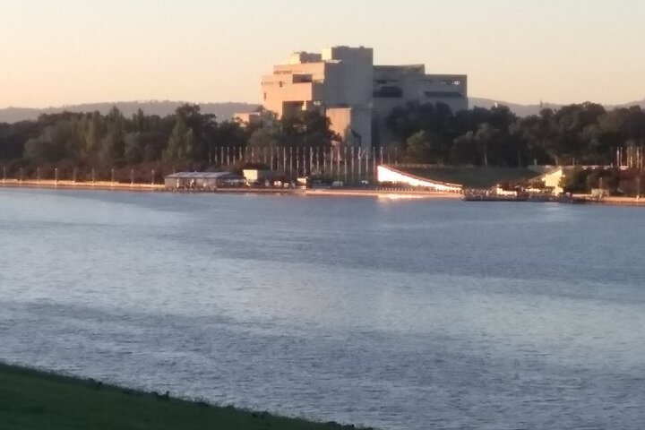 Canberra Day Tour - all major Attractions, no entry fees.