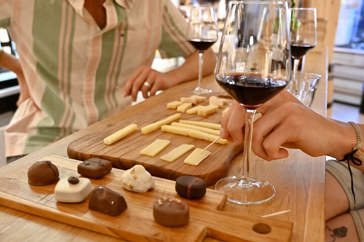 10 Tastes of Utrecht: Food Tour with Full Lunch and 2 Drinks