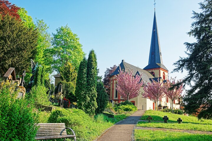 Family Tour of Linz's Old Town, Pöstlingberg and Grottenbahn