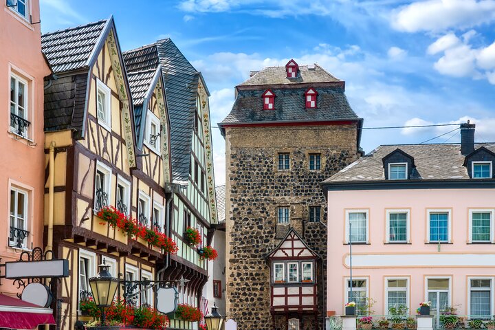 Family Tour of Linz's Old Town, Pöstlingberg and Grottenbahn