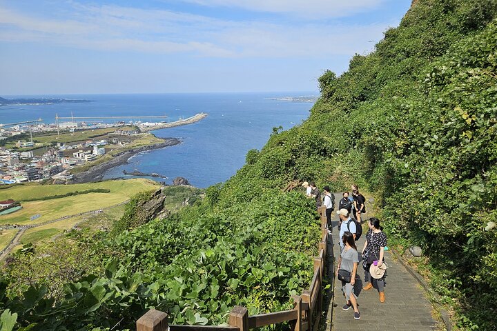 Jeju East Essentials – Seongsan Ilchulbong (UNESCO) & Haenyeo